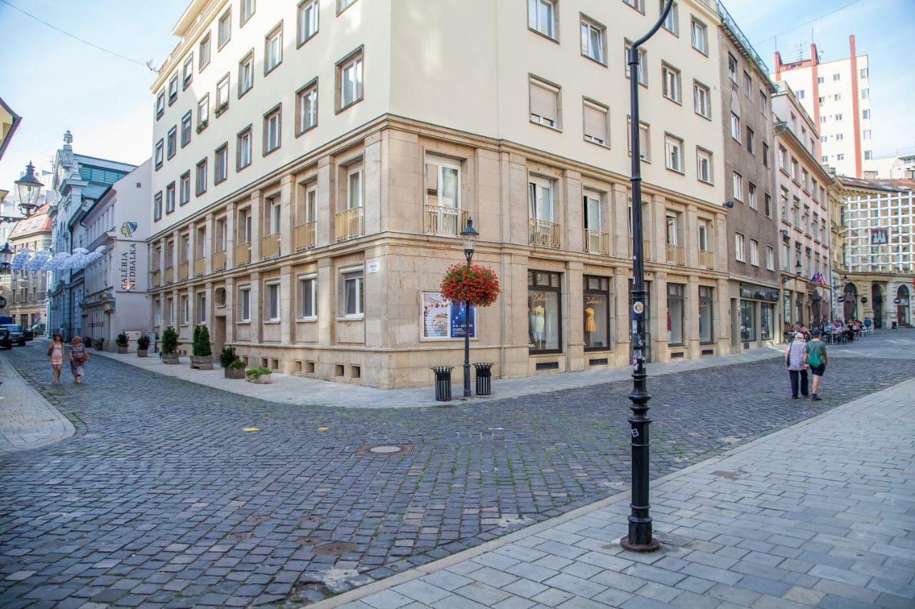 Downtown Pedestrian Zone Apartment Pressburg Exterior foto